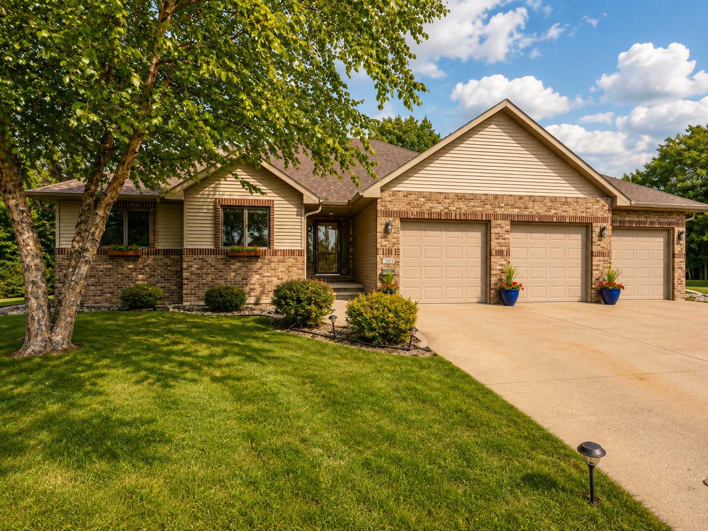 120 Sunburst CIR, Mankato, MN 56001