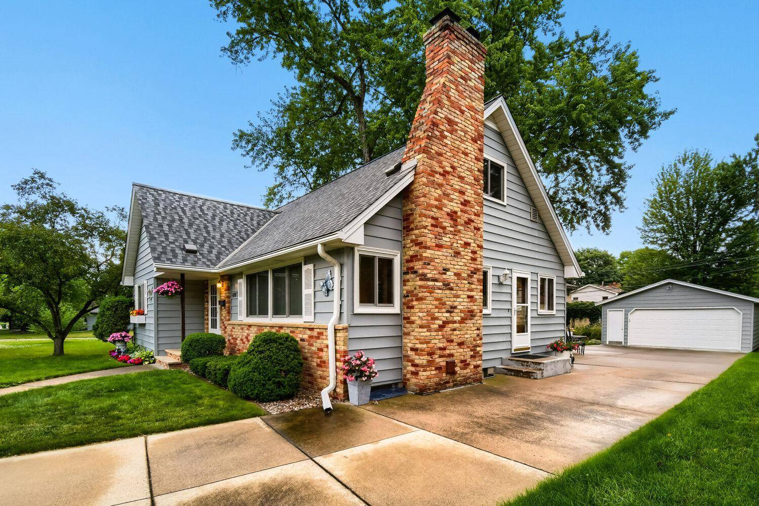 6907 46th AVE N, Crystal, MN 55428