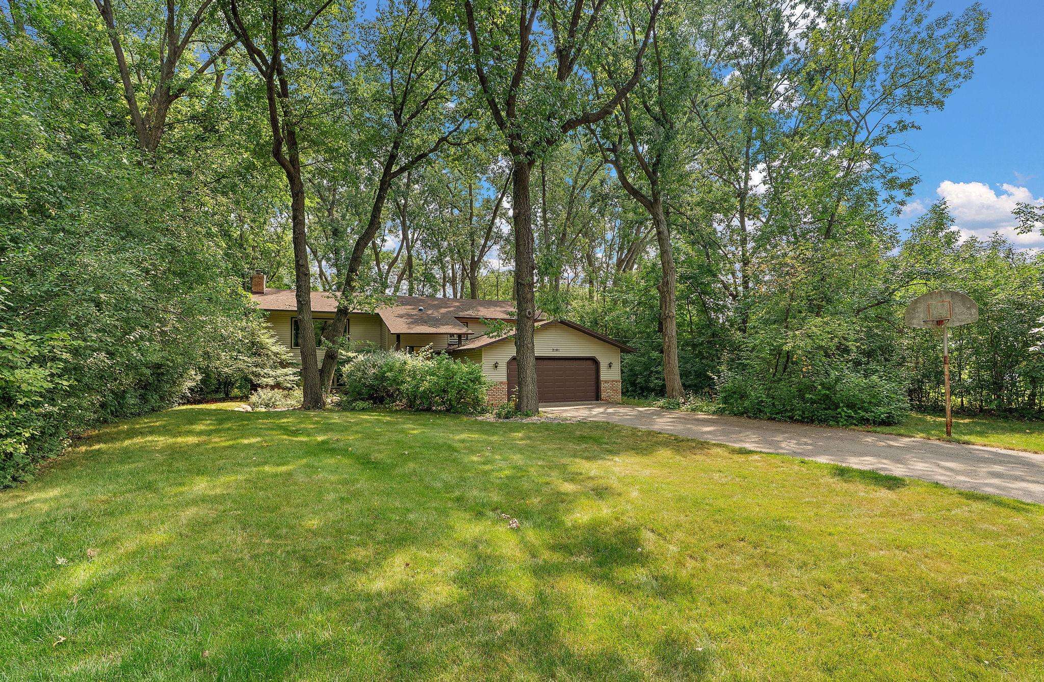 2101 Sheridan Hills RD, Minnetonka, MN 55391