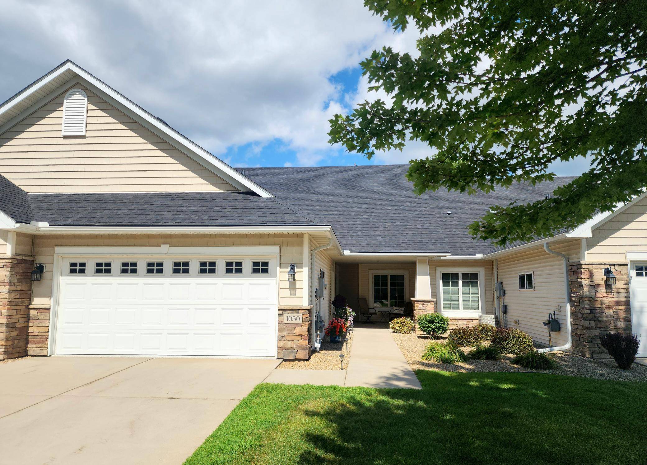 1050 Woodland DR, Hastings, MN 55033