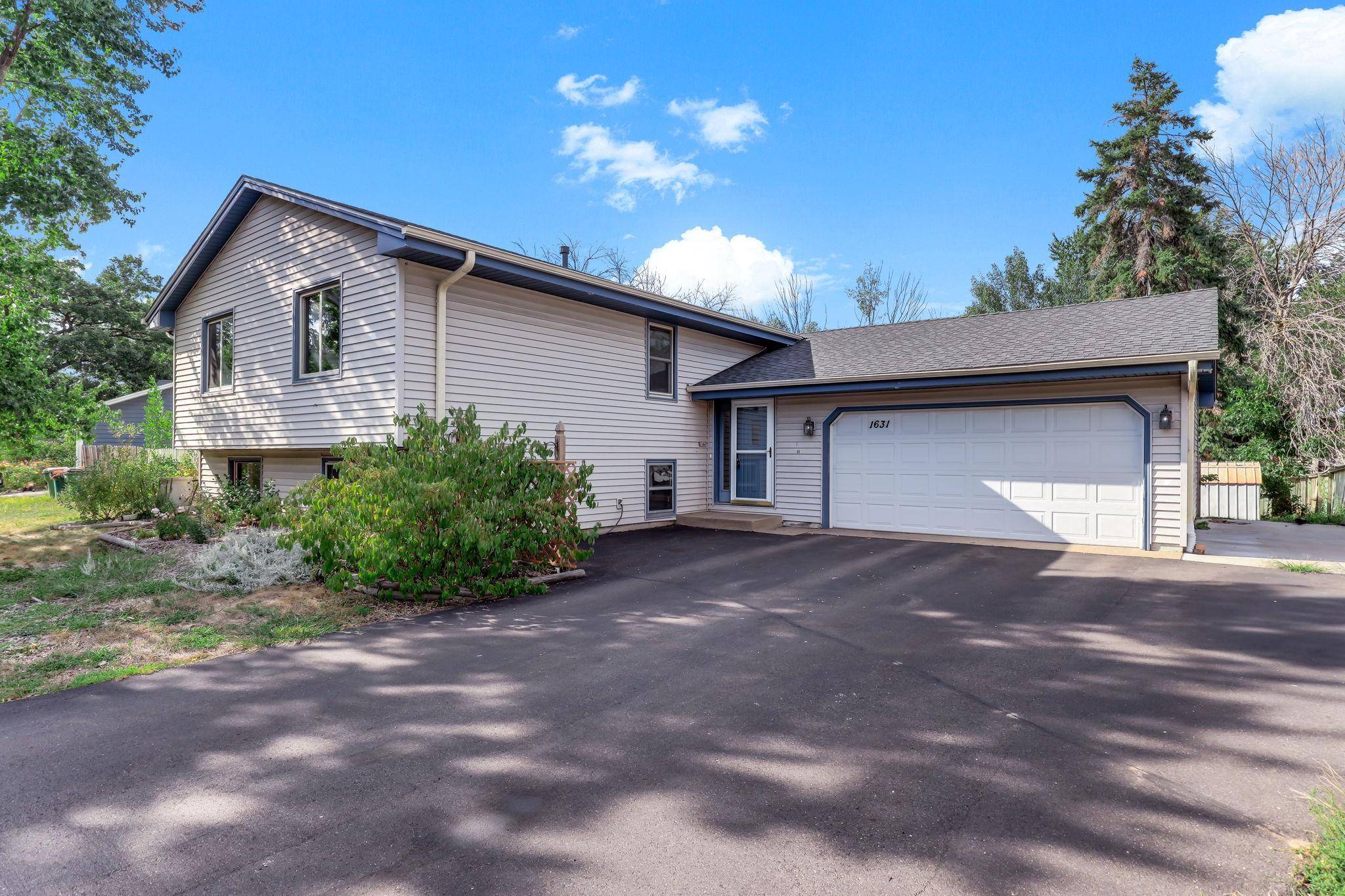 1631 130th AVE NE, Blaine, MN 55449