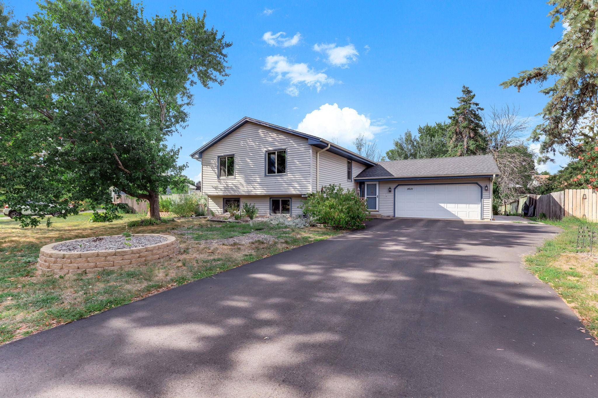 1631 130th AVE NE, Blaine, MN 55449