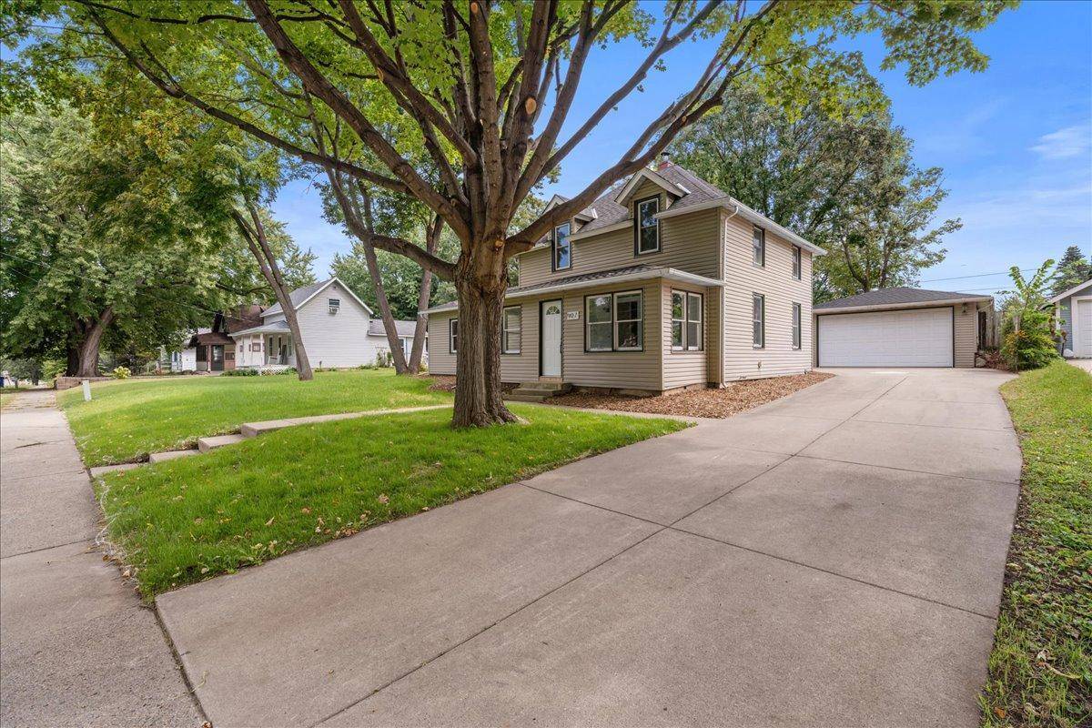 907 Willow ST S, Faribault, MN 55021