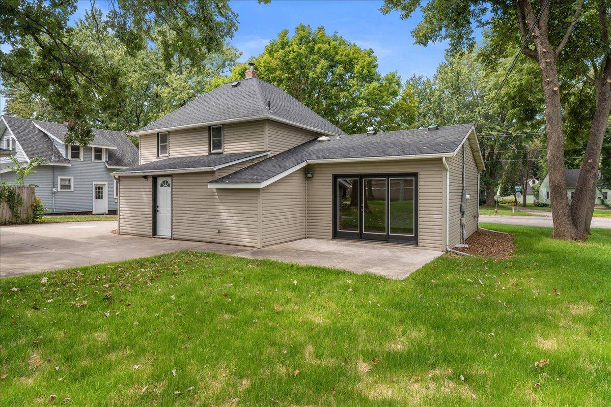 907 Willow ST S, Faribault, MN 55021