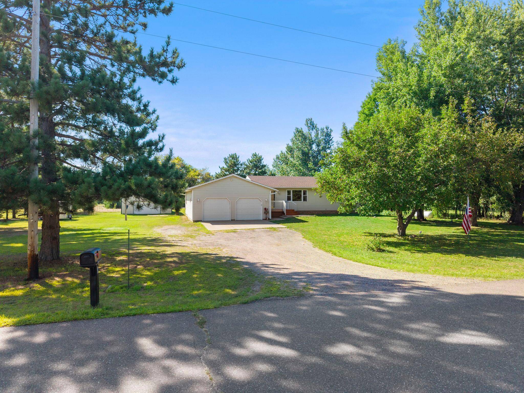 25000 Narcissus ST NW, Isanti, MN 55040