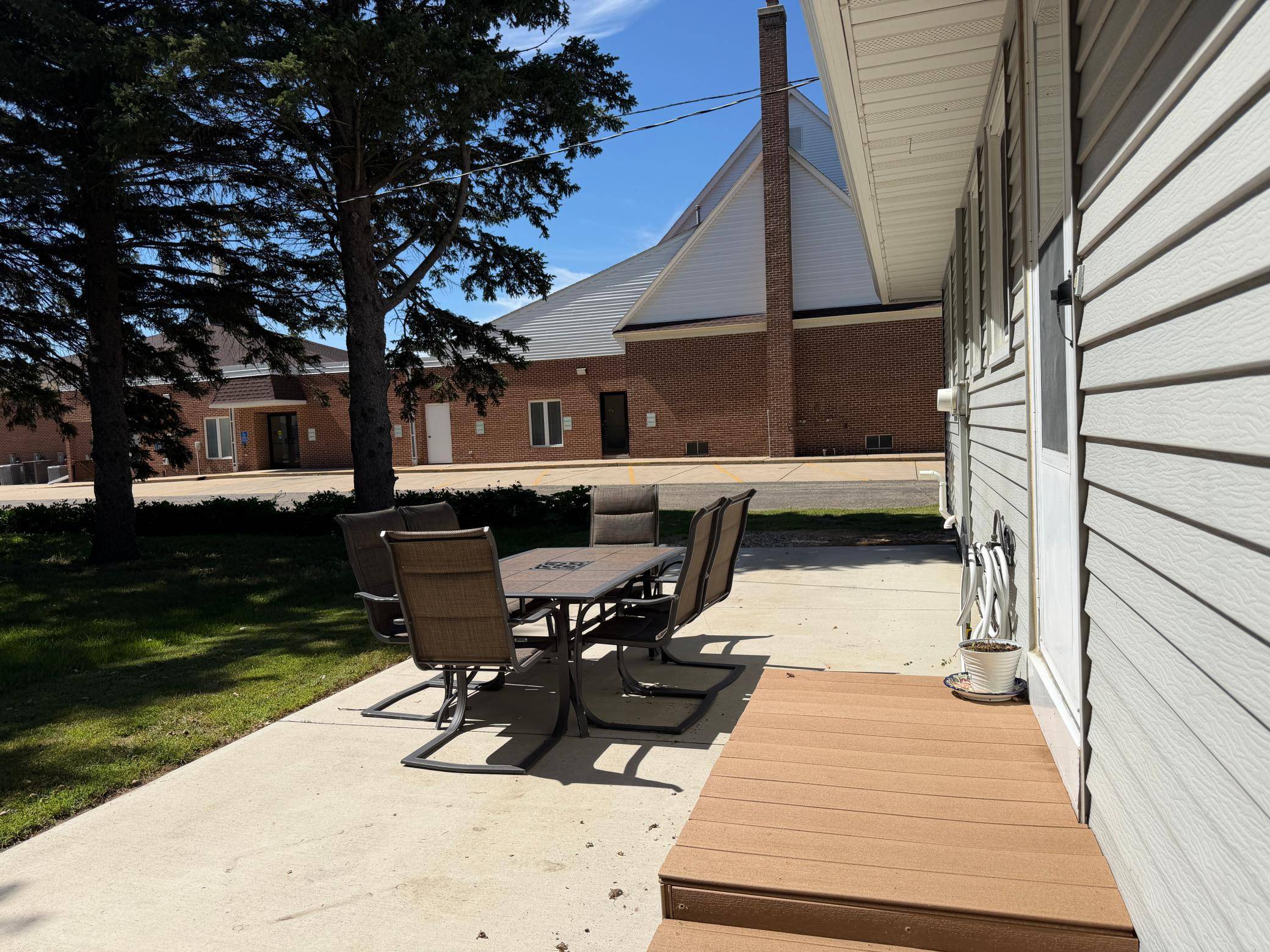 231 Elizabeth ST E, Edgerton, MN 56128