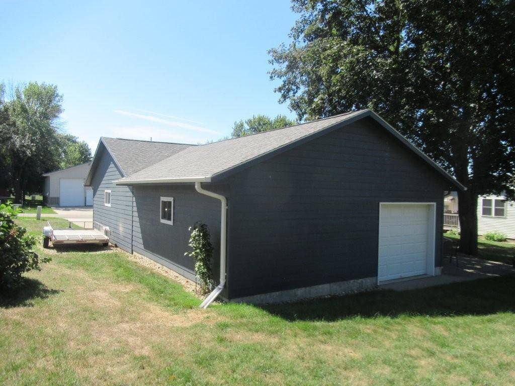 303 E 4th AVE, Beaver Creek, MN 56116