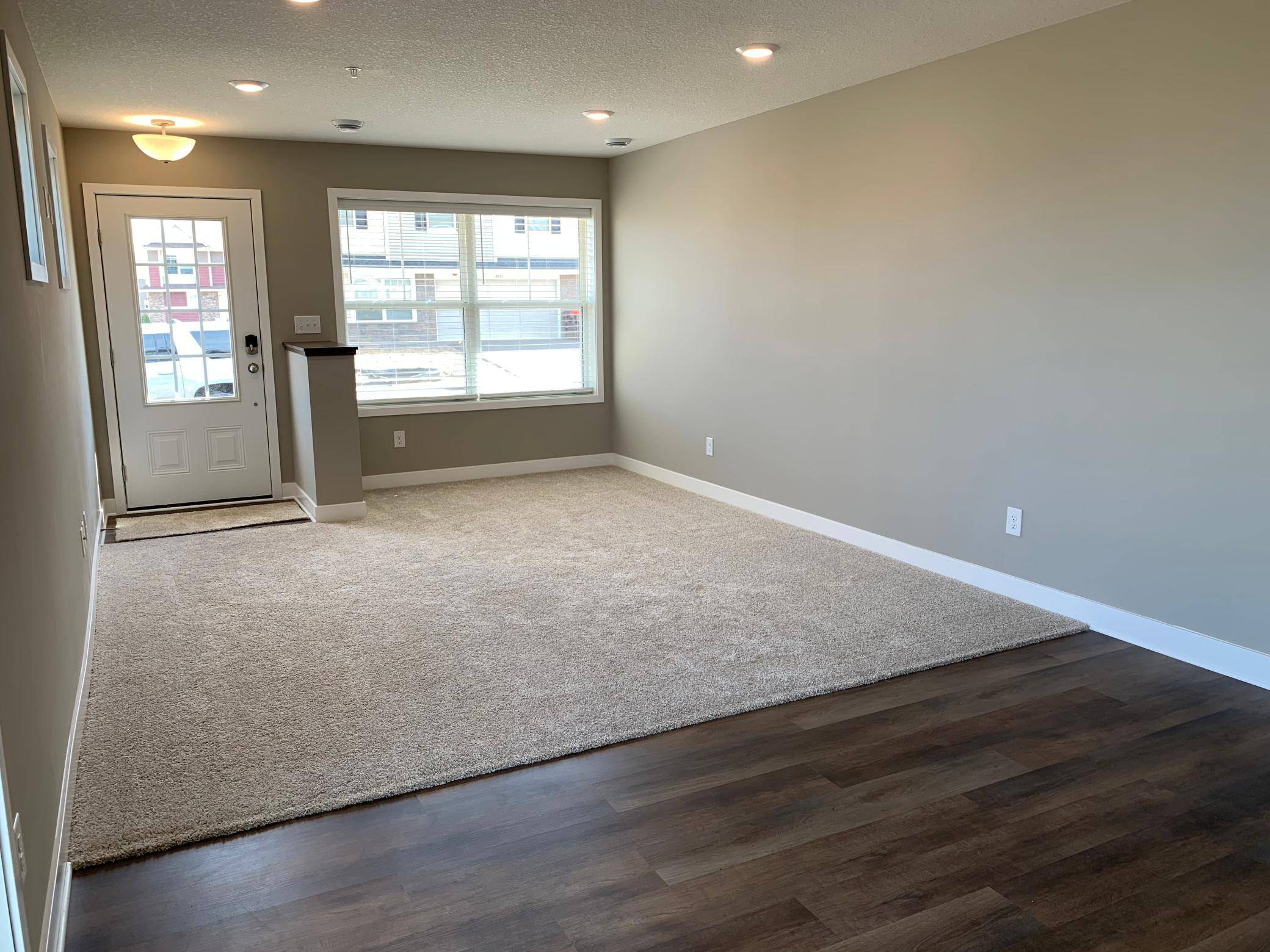 4825 Martingale DR, Woodbury, MN 55129
