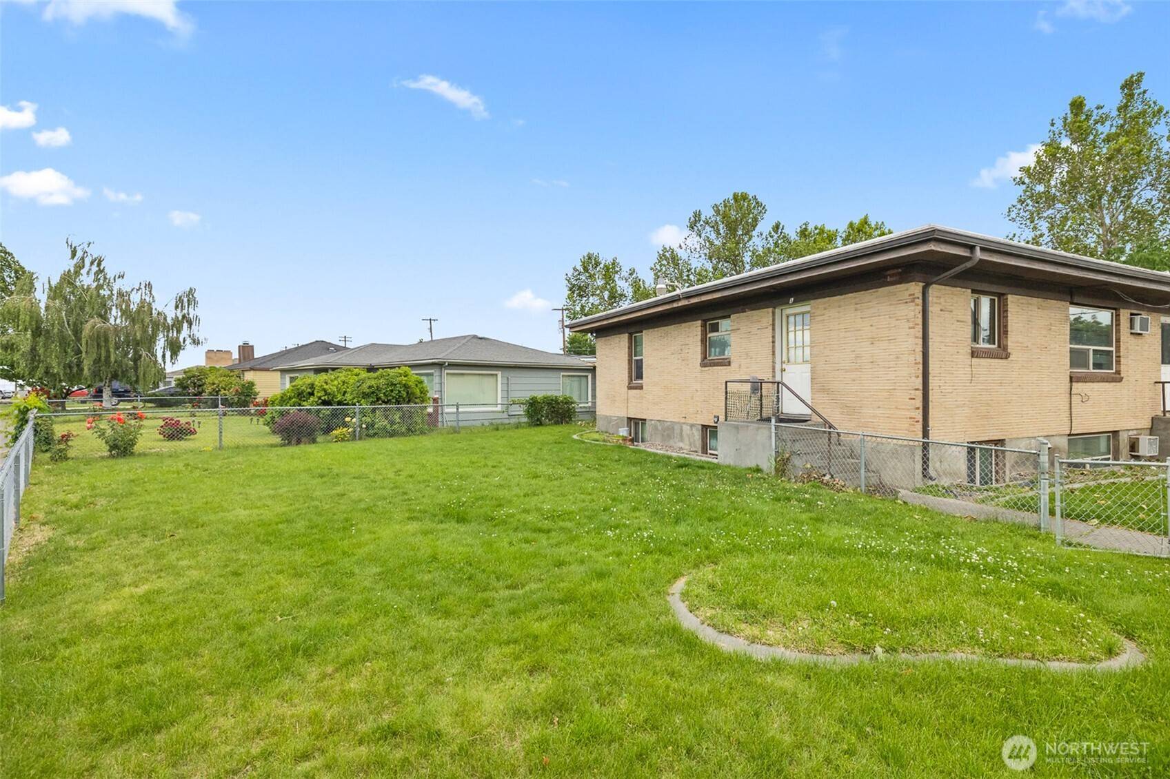1304 W Hopkins ST, Pasco, WA 99301