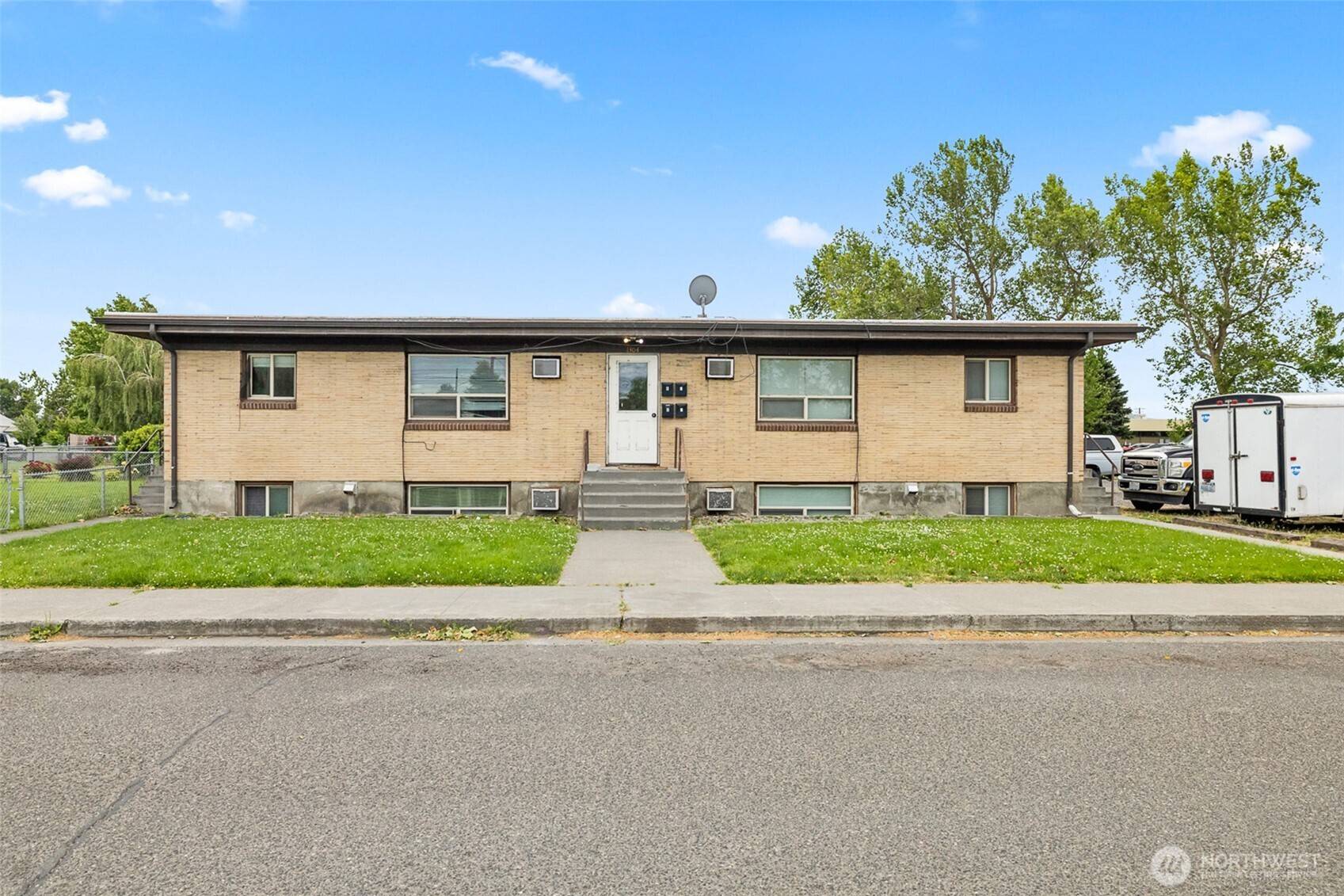 1304 W Hopkins ST, Pasco, WA 99301