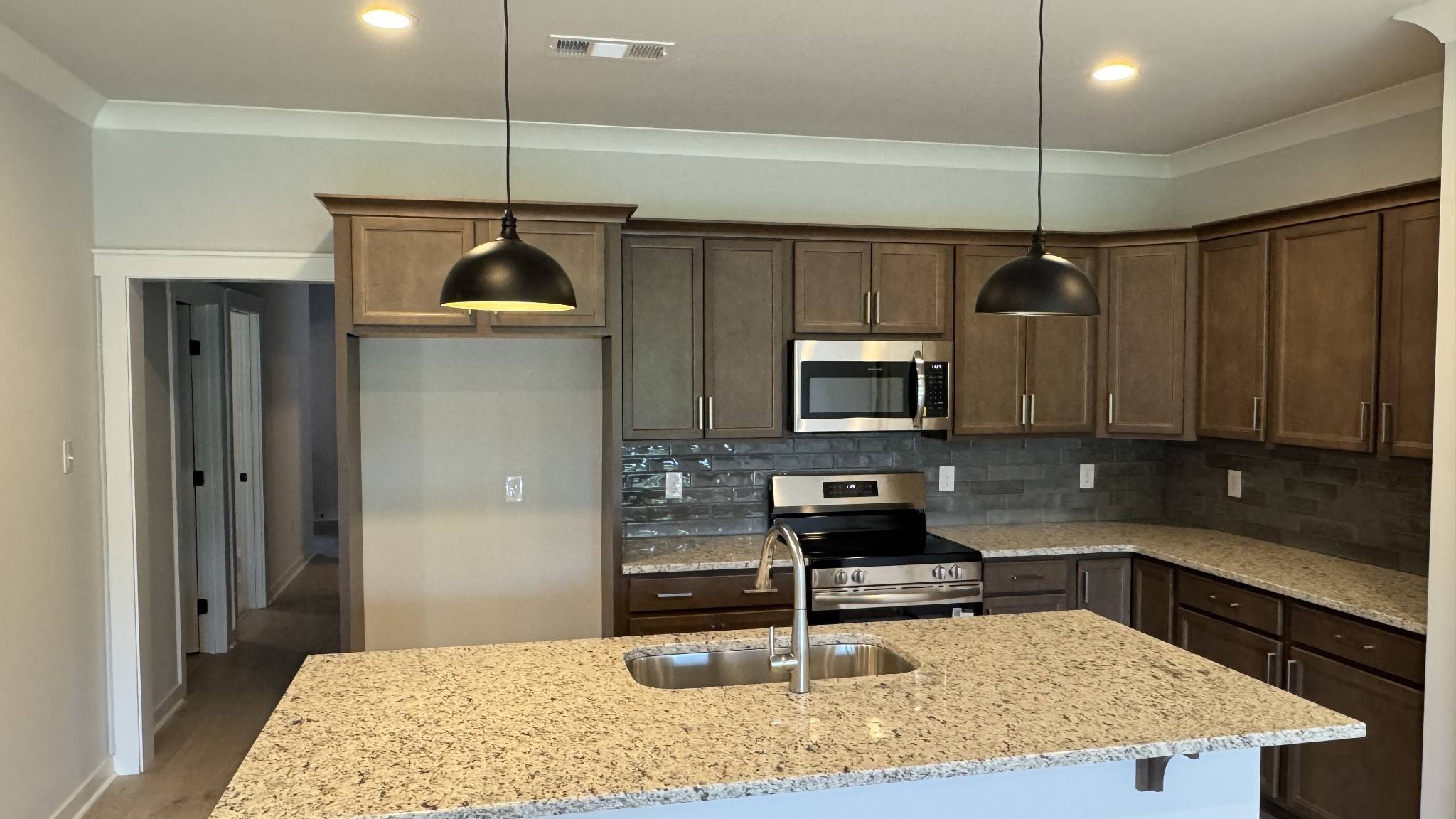 492 W Foxrun, Springfield, TN 37172