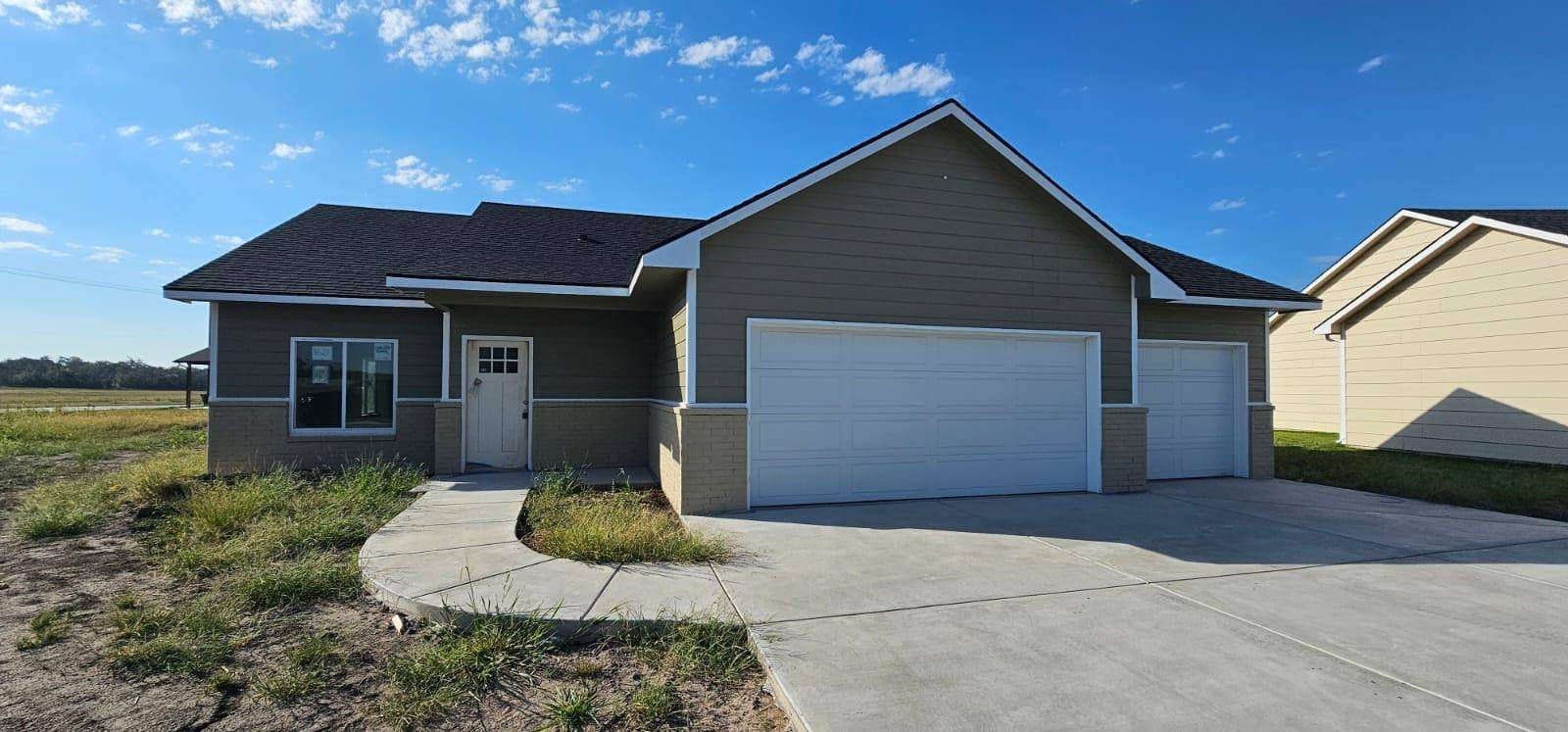 1621 Midway Ct., Valley Center, KS 67147