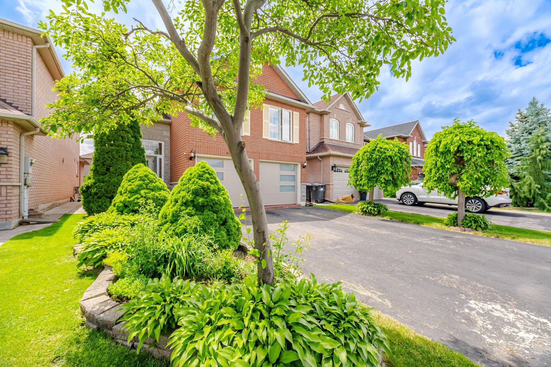 6332 Glen Meadows RD, Mississauga, ON L5N 7W3