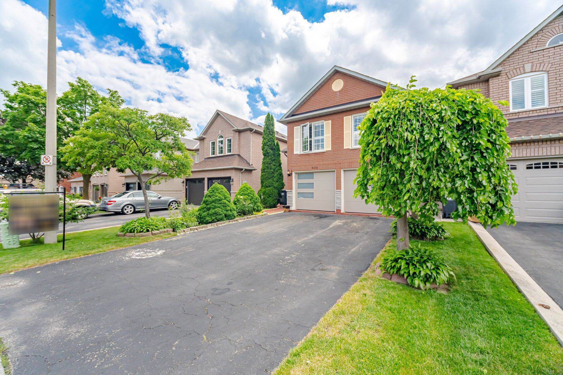 6332 Glen Meadows RD, Mississauga, ON L5N 7W3