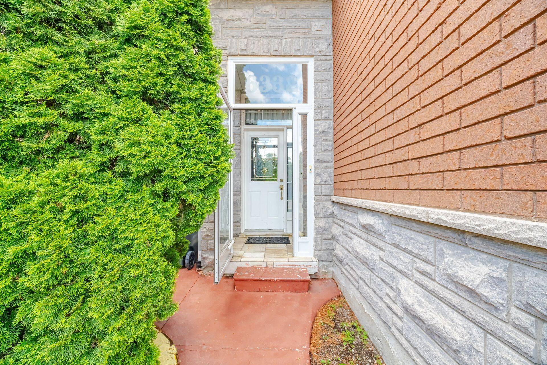 6332 Glen Meadows RD, Mississauga, ON L5N 7W3