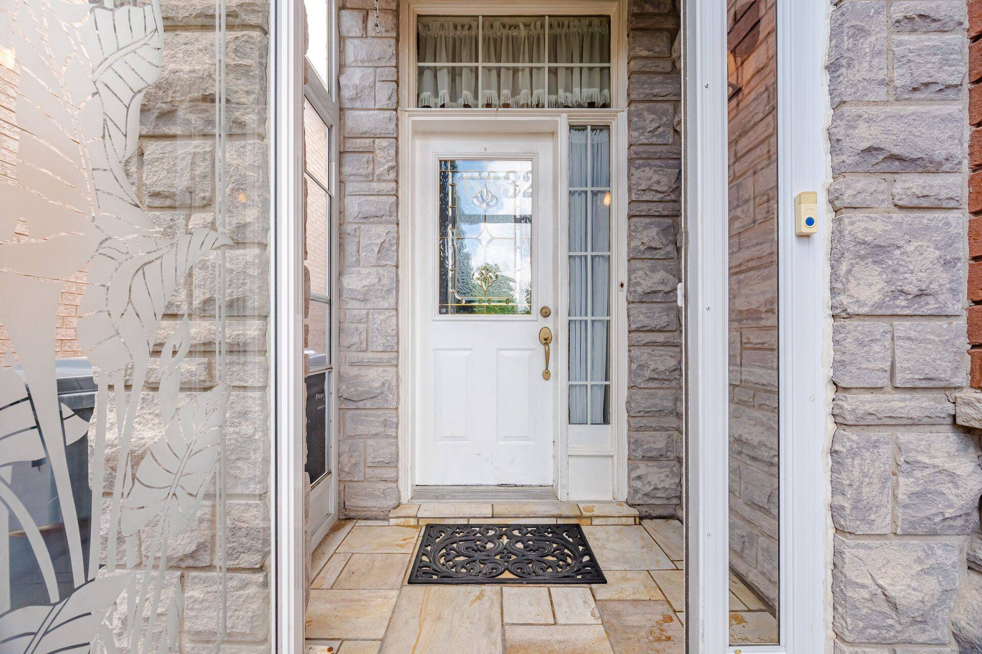 6332 Glen Meadows RD, Mississauga, ON L5N 7W3