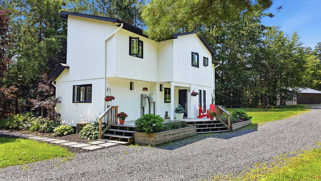 8 Bartlett DR, Seguin, ON P2A 2W8