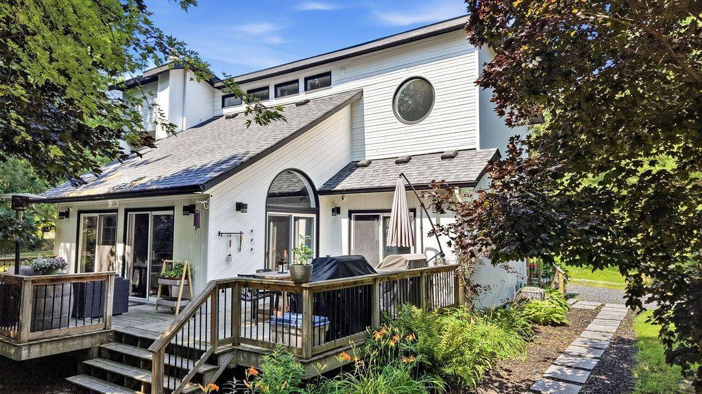 8 Bartlett DR, Seguin, ON P2A 2W8