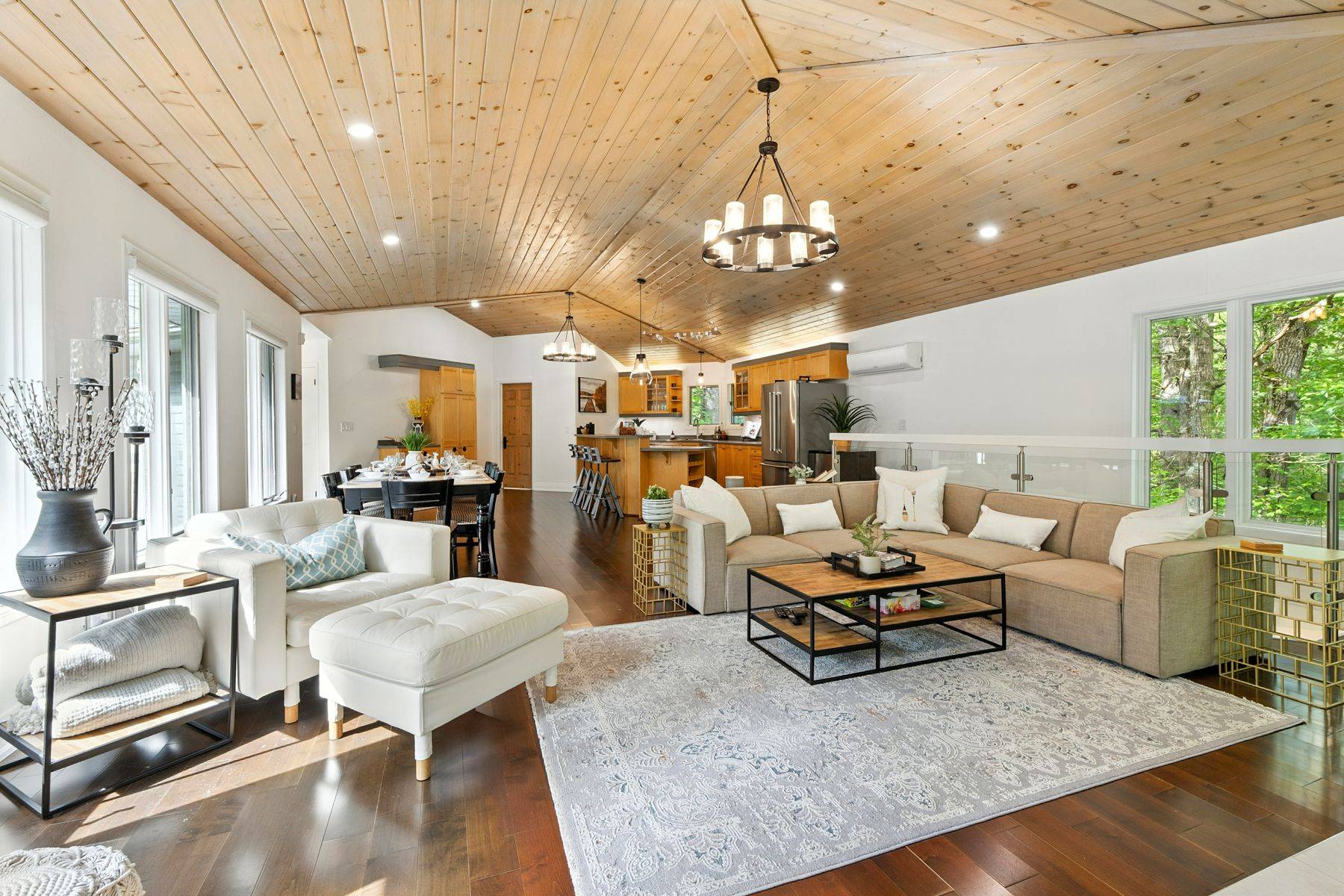 1060 North Kahshe Lake RD, Gravenhurst, ON P0E 1G0