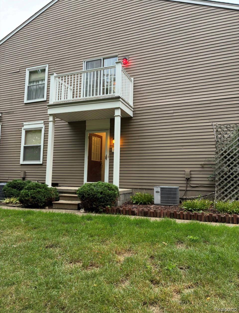 389 Neptune DR #208, Walled Lake, MI 48390