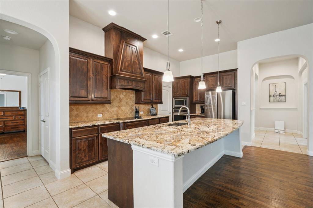 453 Lake Park Drive, Midlothian, TX 76065