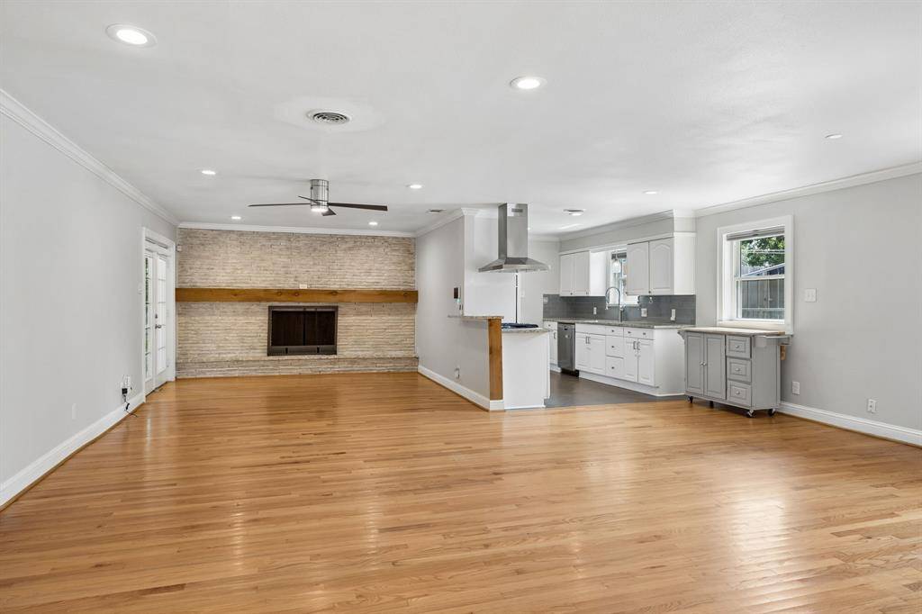 2351 Saint Francis Avenue, Dallas, TX 75228