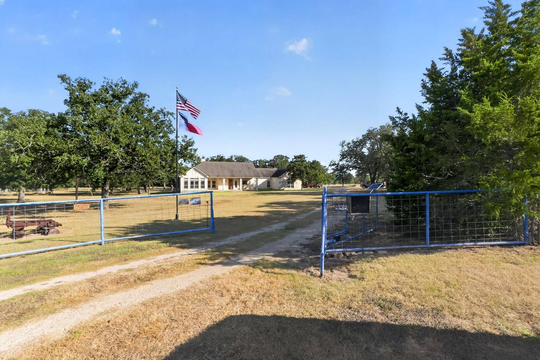 986 High Grove RD, Cedar Creek, TX 78612