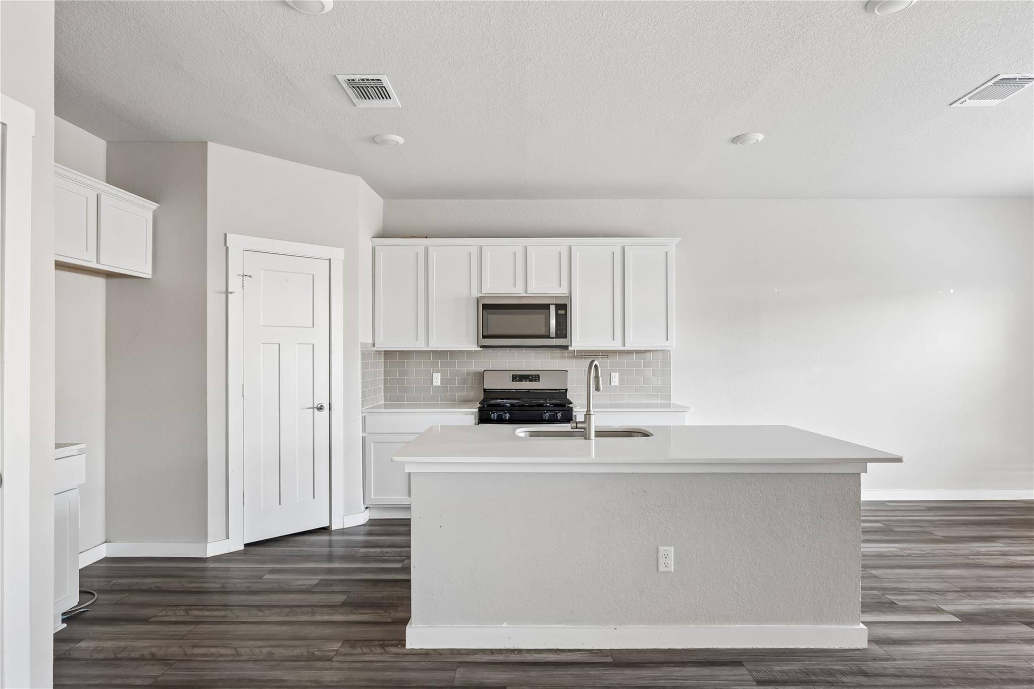 1141 Tipton ST, Georgetown, TX 78633