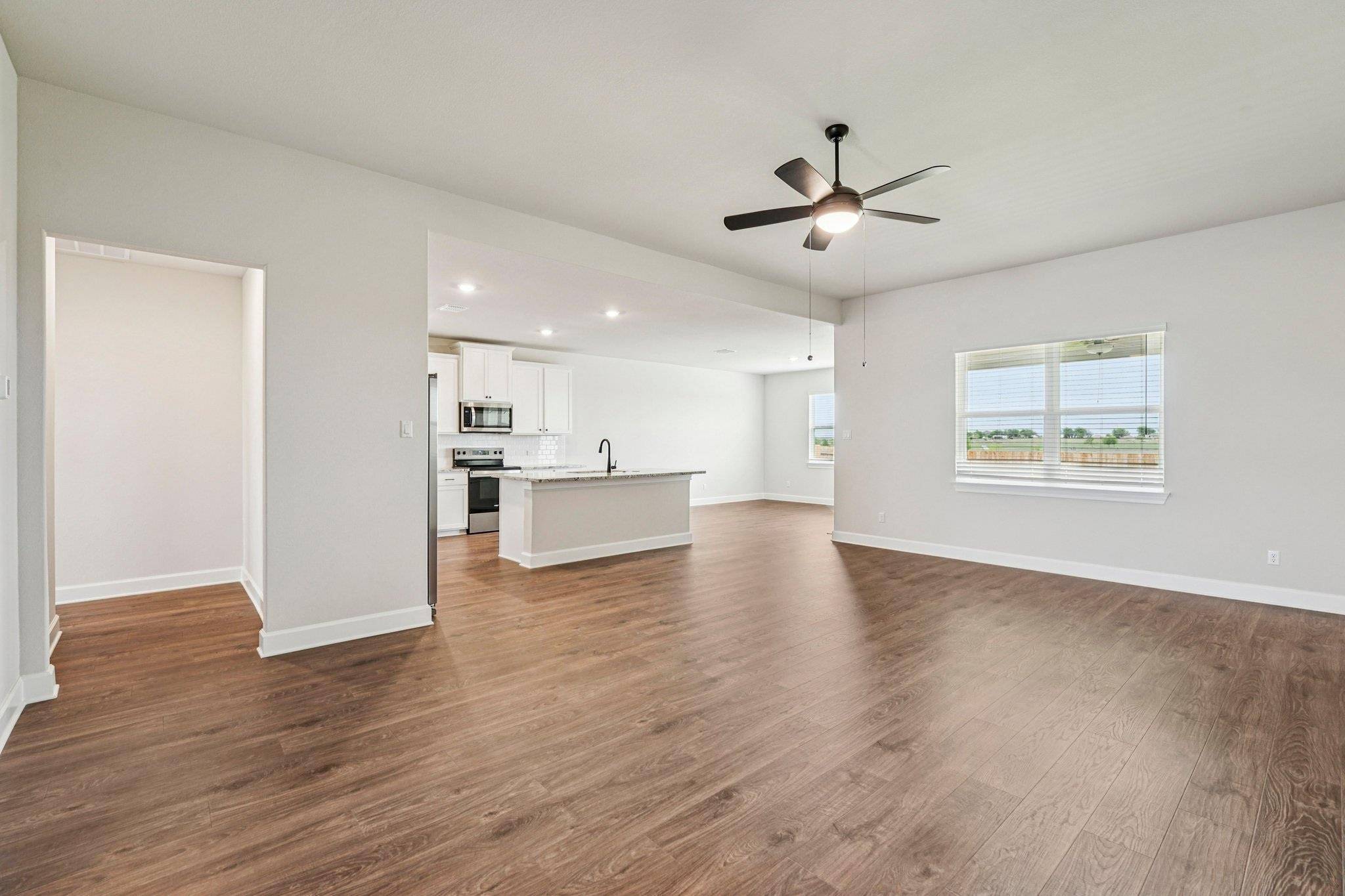 517 W Luna Blue LN, Jarrell, TX 76537