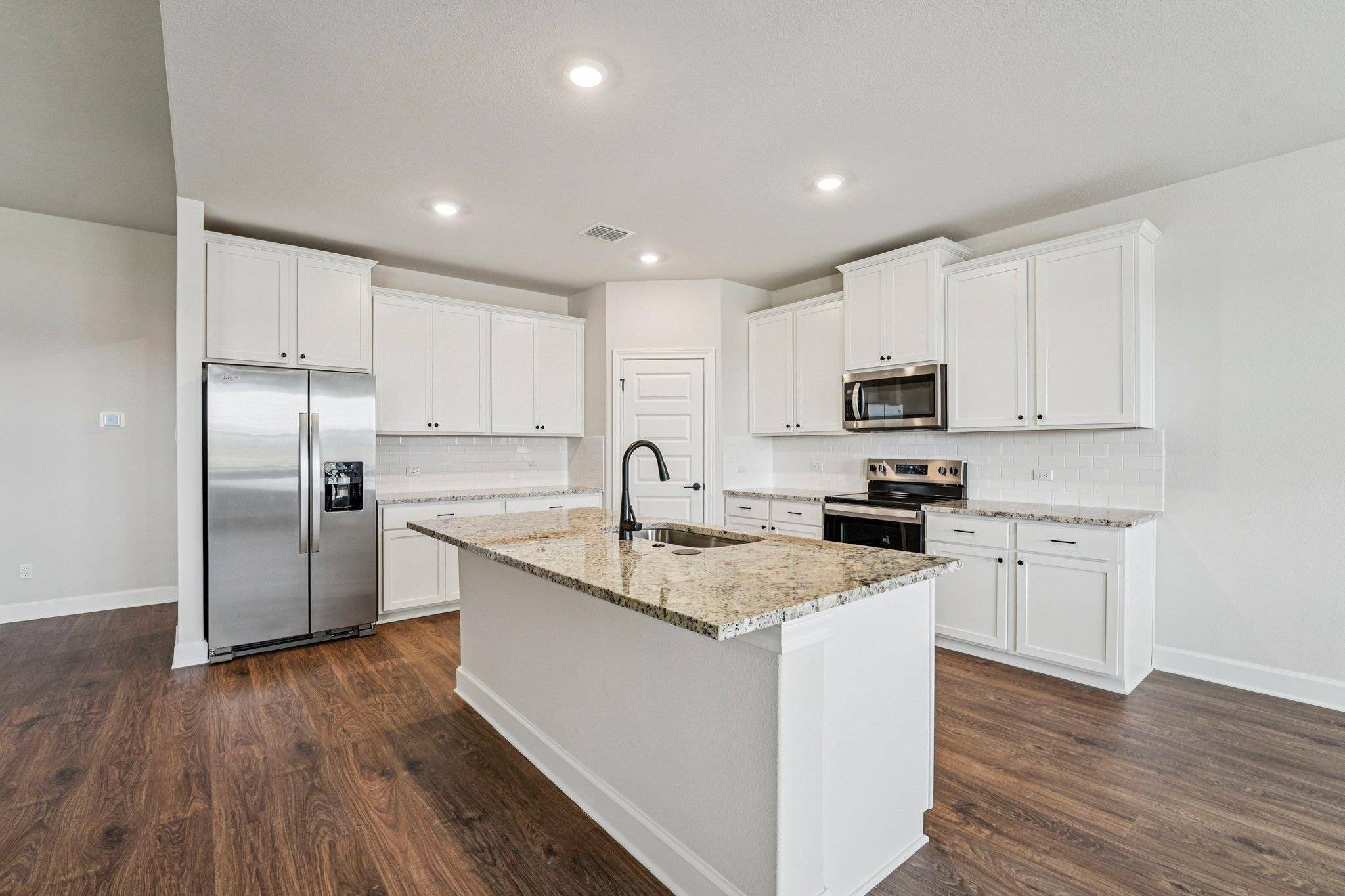 517 W Luna Blue LN, Jarrell, TX 76537