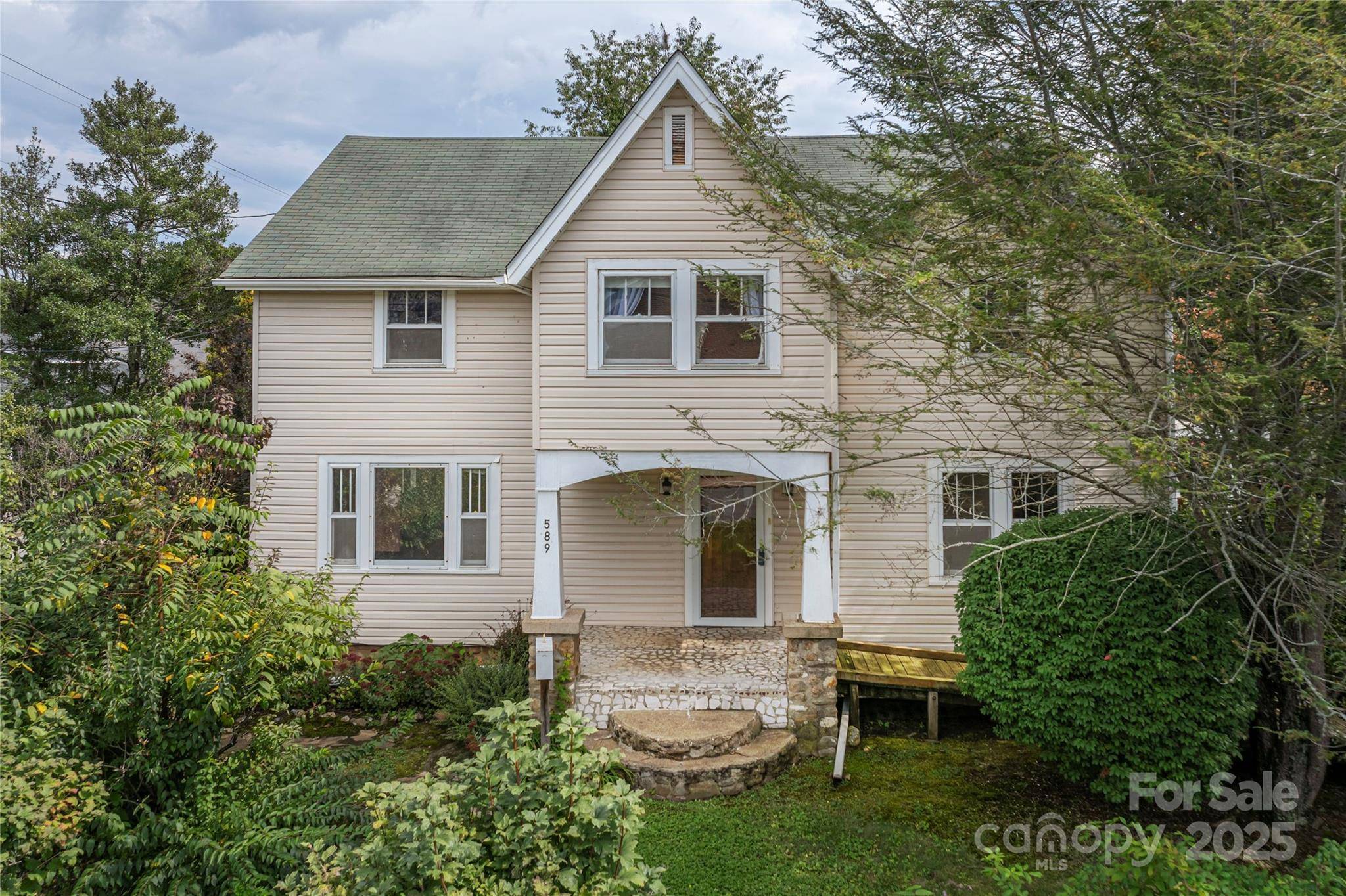 589 Pisgah DR, Canton, NC 28716