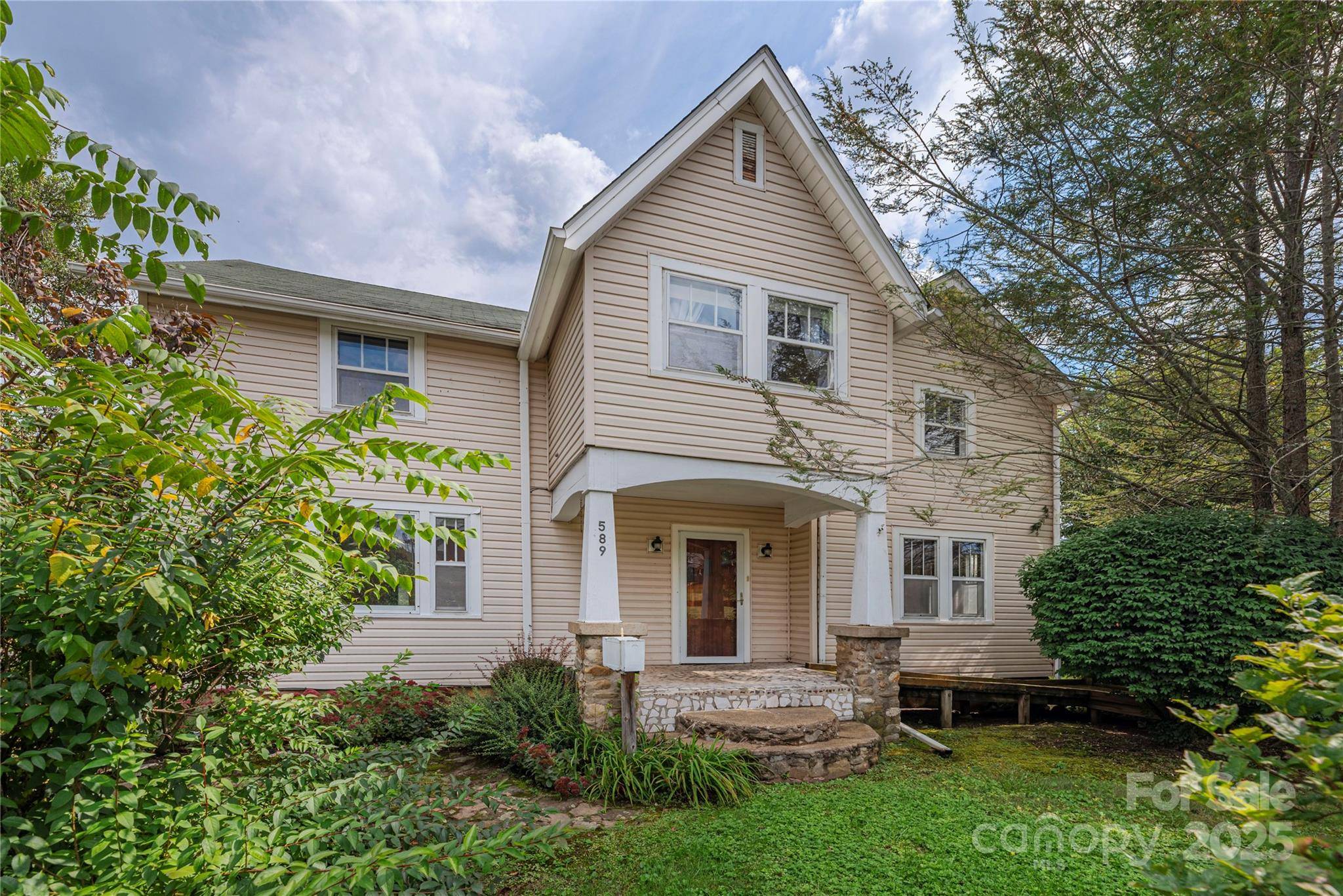 589 Pisgah DR, Canton, NC 28716