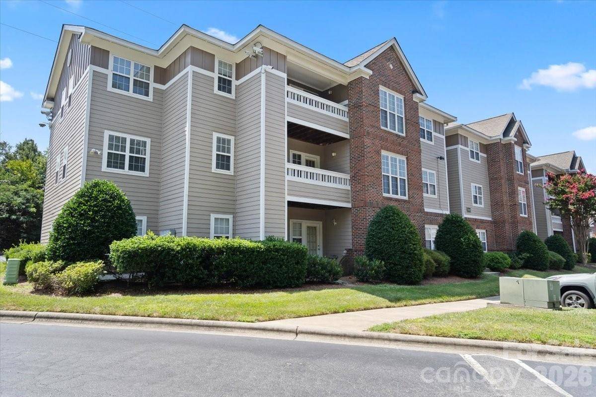 9810 Campus Walk LN #H, Charlotte, NC 28262