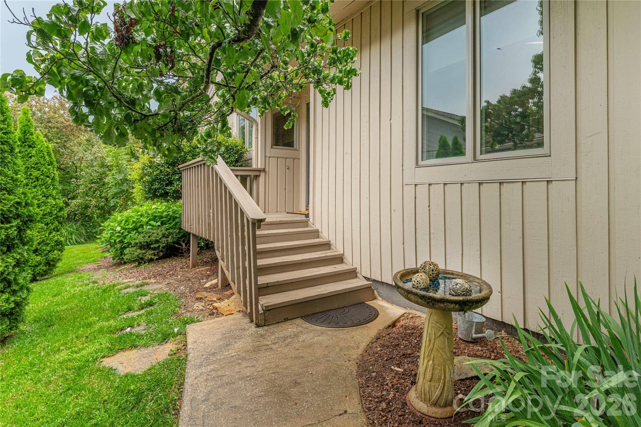 121 Deerlake DR, Asheville, NC 28803