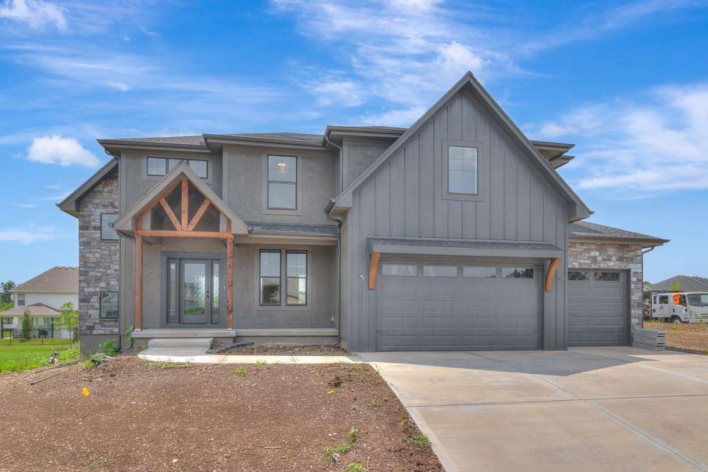 2700 NE Crestview ST, Blue Springs, MO 64029