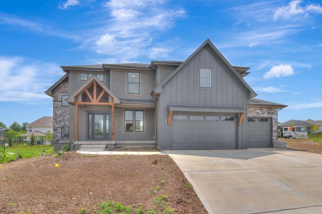 2700 NE Crestview ST, Blue Springs, MO 64029