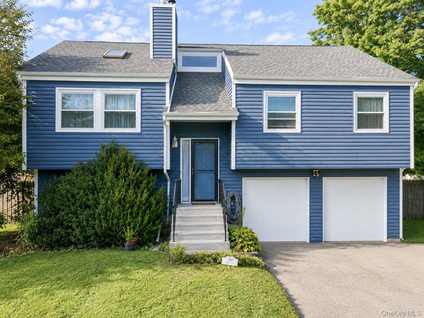 210 Dairy LN, New Windsor, NY 12553