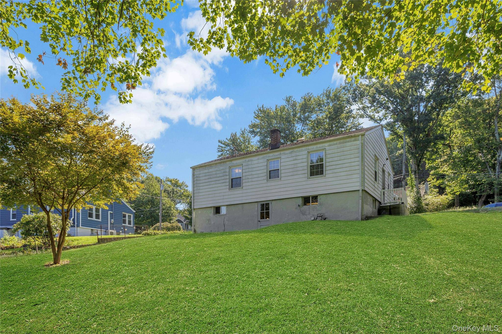 4 Crescent DR, Cortlandt Manor, NY 10567