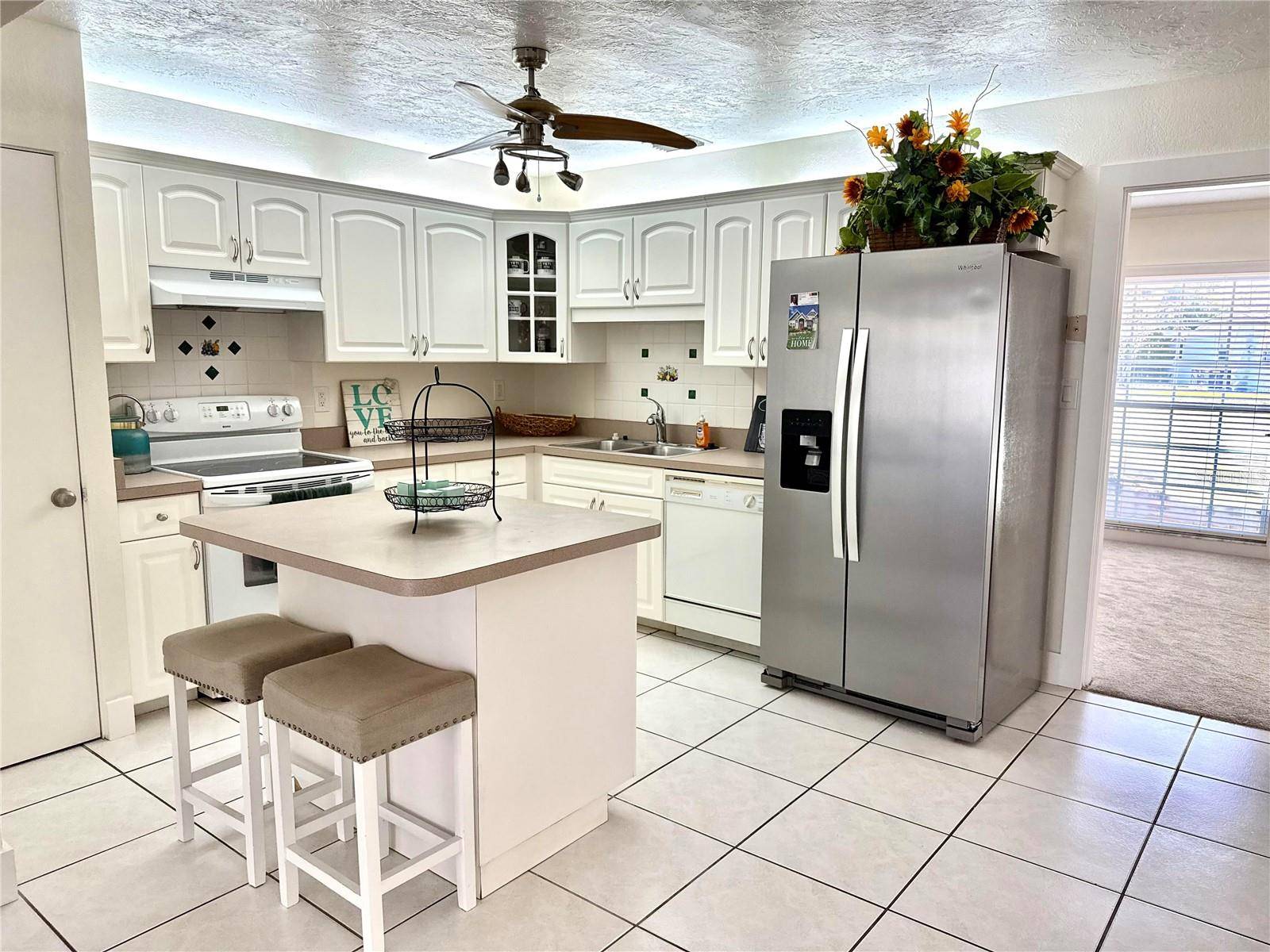 3715 SHARONDALE DR, Sarasota, FL 34232