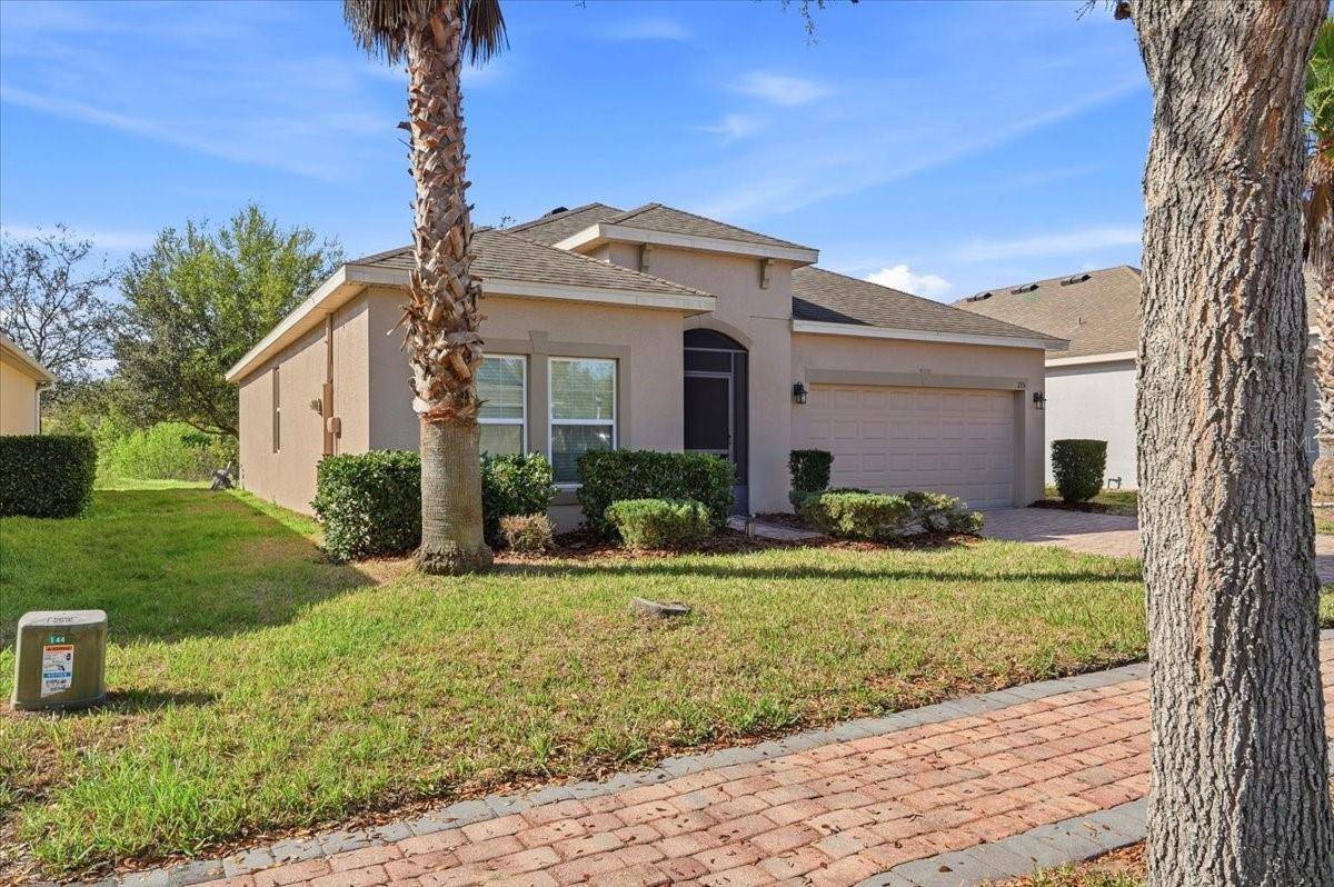 215 LAKESHORE DR, Davenport, FL 33837