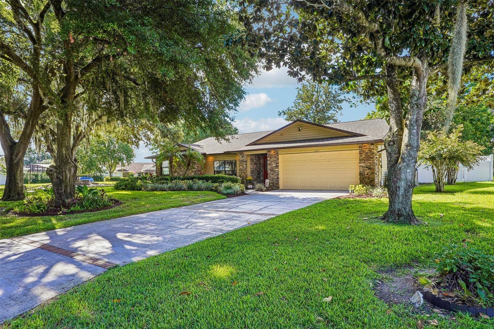 107 SHOREWOOD CT, Tavares, FL 32778