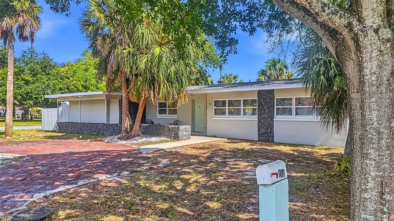 6400 PELICAN DR S, St Petersburg, FL 33707