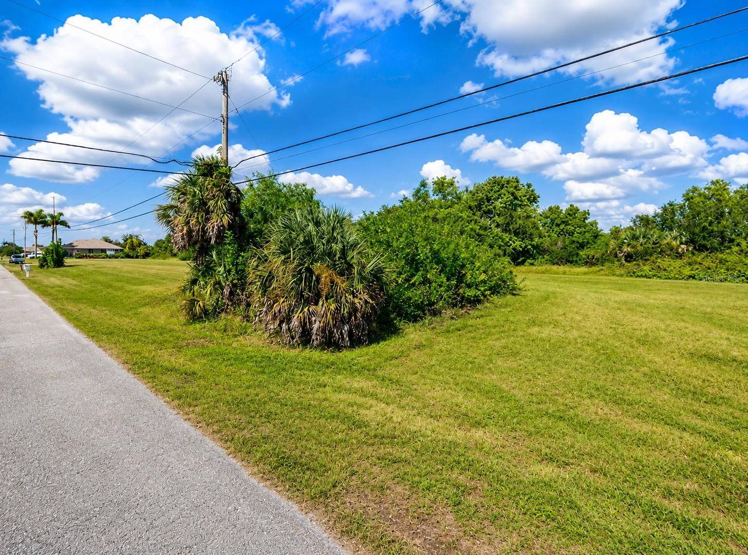 2133 NE 25TH TER, Cape Coral, FL 33909