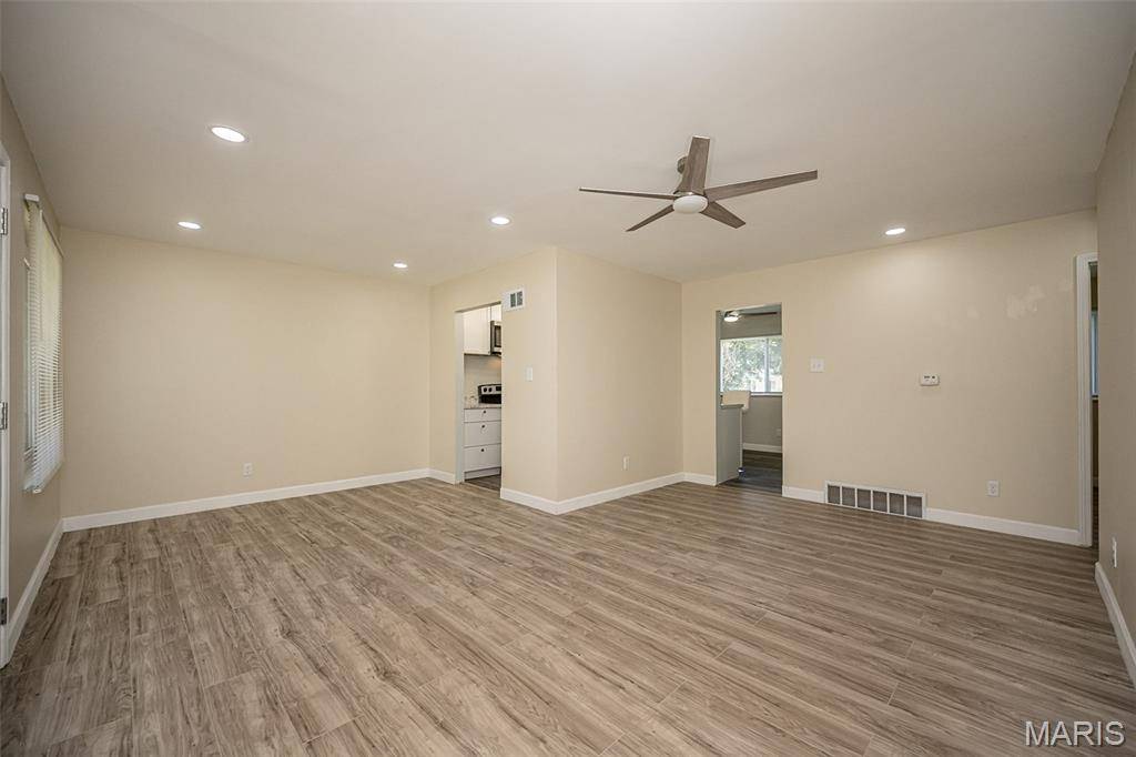 2252 Luxmore DR, St Louis, MO 63136