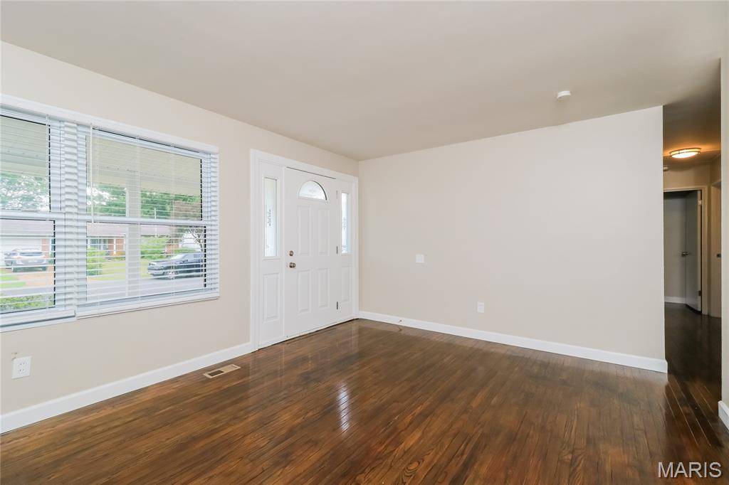 1030 Lees LN, Florissant, MO 63031