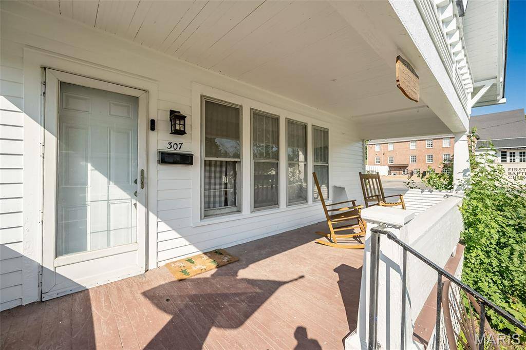 307 5th N, Elsberry, MO 63343
