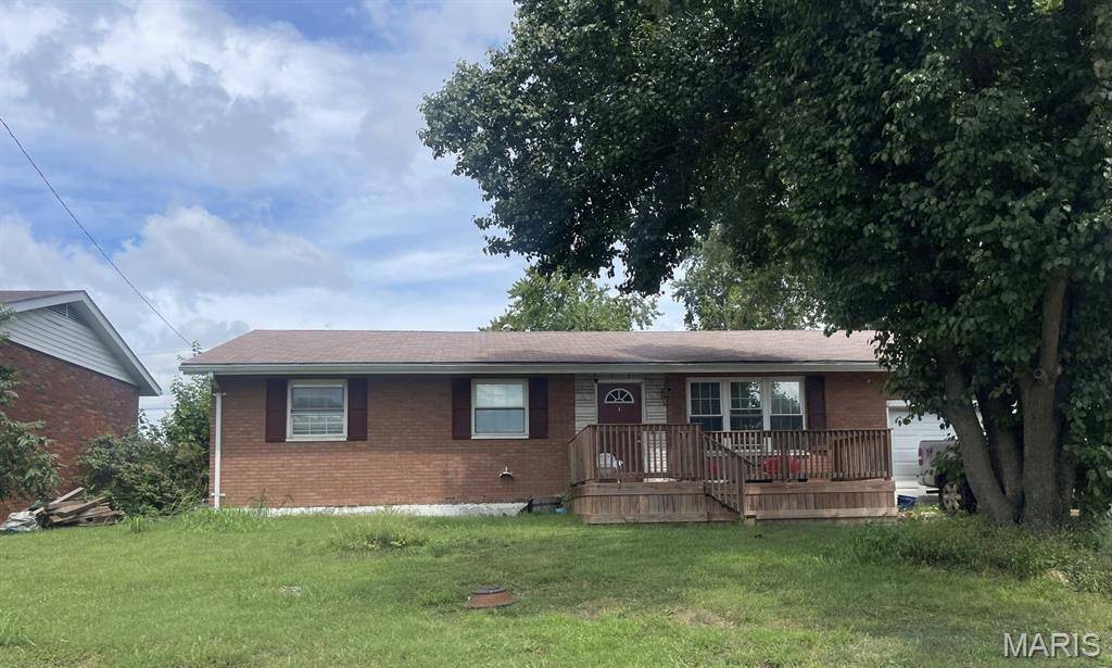 15 Fontainebleau DR, Granite City, IL 62040