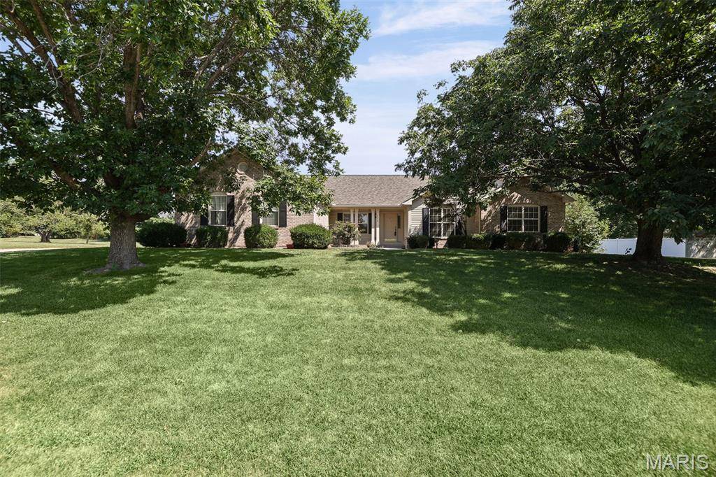 2036 Cedarwood TRL, Belleville, IL 62226