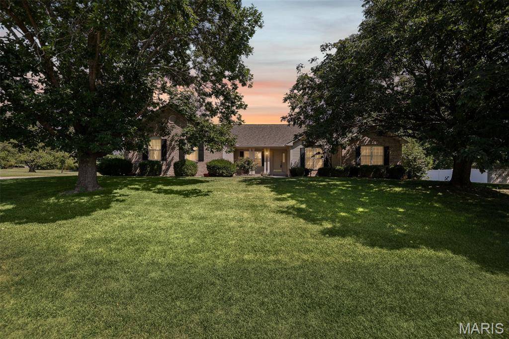 2036 Cedarwood TRL, Belleville, IL 62226
