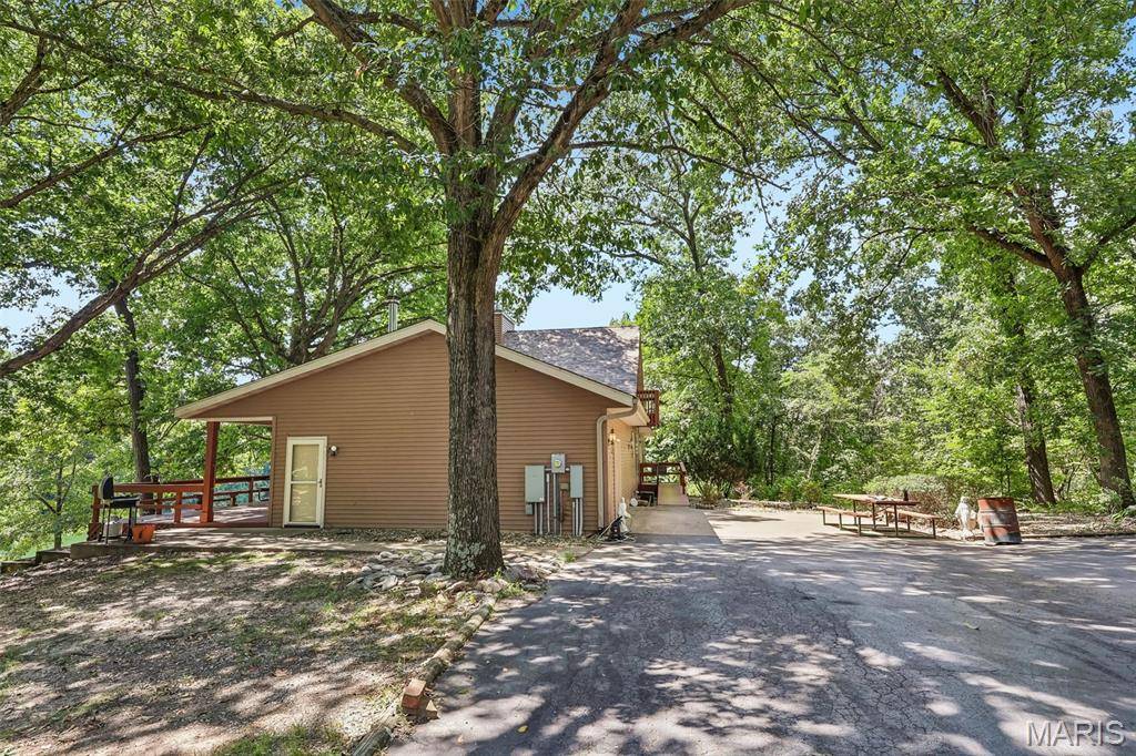 11706 Walshville TRL, Hillsboro, IL 62049